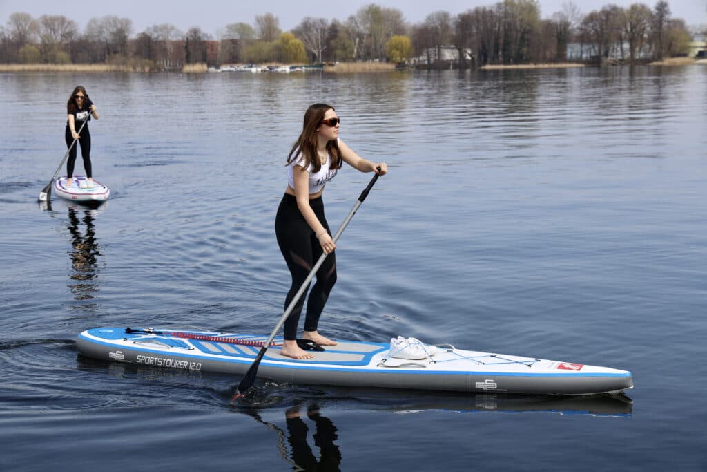 iSUP StandUp paddle Board Hardboard der Marke GTS zum kaufen und testen im Showroom auf der Eiswerder Insel Berlin bei GTS grandtoursports Jeder kann paddeln lernen tolle Aktivität draussen